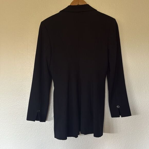 Elegant Black Blazer - Picture 3 of 5